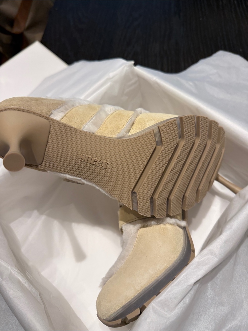 Sneex sneaker heels in two scrap ivory plush - Picture 4 of 6